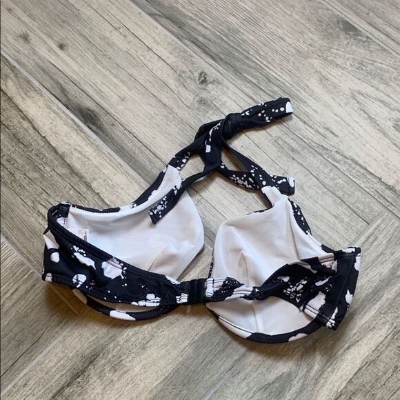 ASOS Chic Black and White Patterned Bikini Top 34 DD - Picture 2 of 4